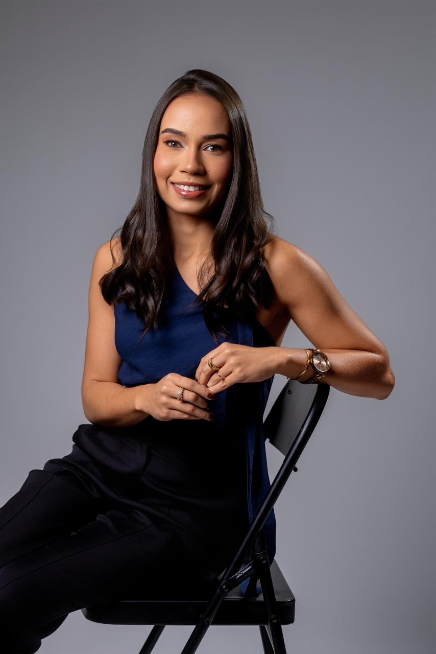 Dra. Eduarda Ramos em seu escritório